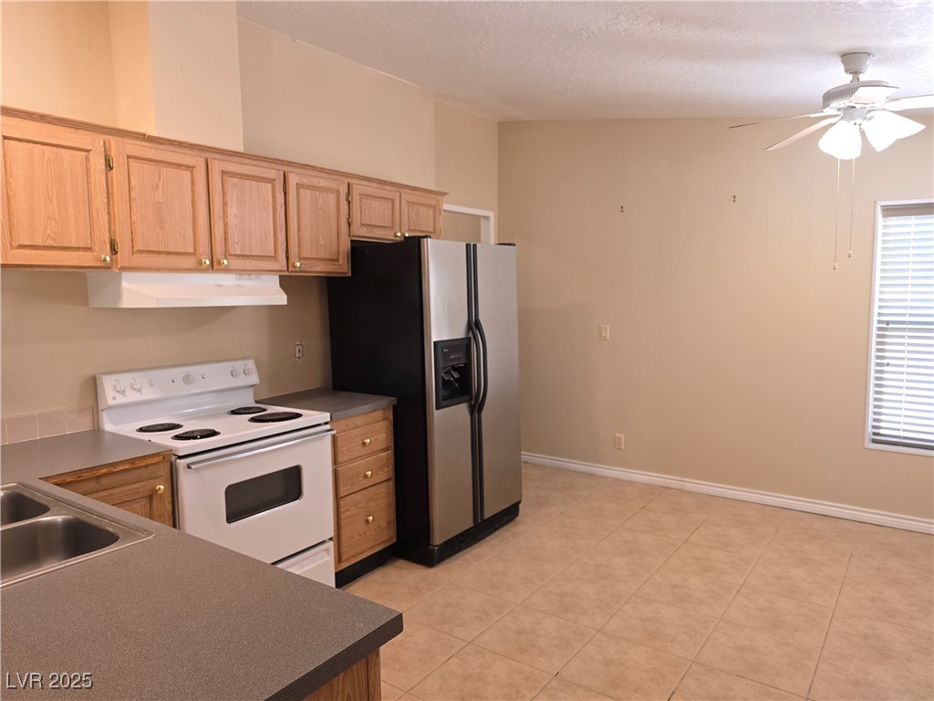 330 Gilmore Road Pahrump, NV 89060 - Photo 16 of 42 All appliances stay.
