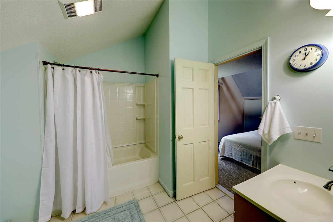 12 Simmons Road Barrington, RI 02806 - Photo 26 of 31 Gallery Image 26