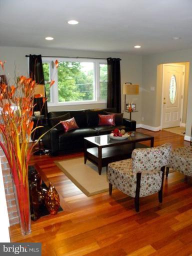 4720 Henderson Road Temple Hills, MD 20748 - Photo 8 of 22 Living Room