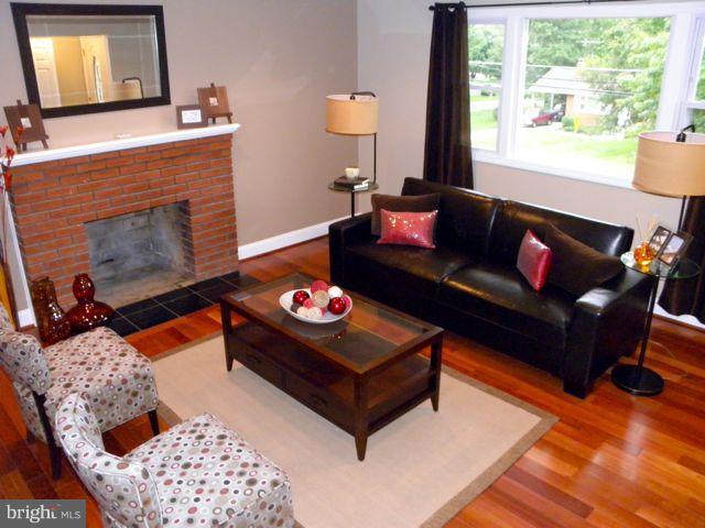 4720 Henderson Road Temple Hills, MD 20748 - Photo 9 of 22 Living Room