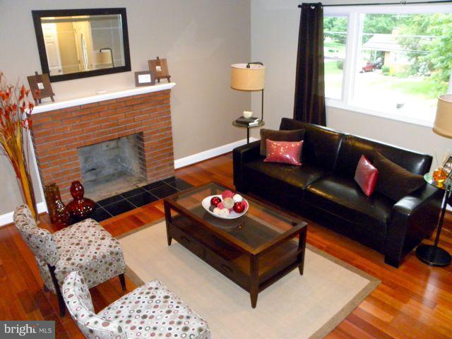 4720 Henderson Road Temple Hills, MD 20748 - Photo 10 of 22 Living Room