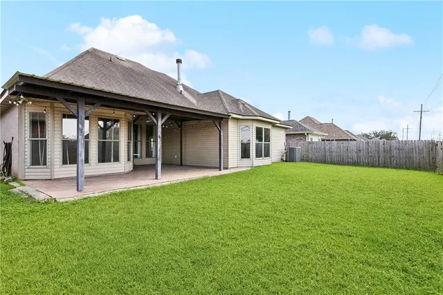 $2,400 | 3824 Augustine Lane, Marrero, LA 70072