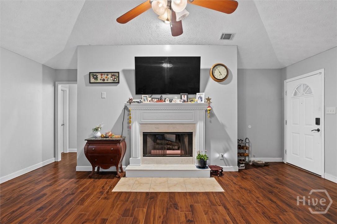 110 Katie Drive Rincon, GA 31326 - Photo 9 of 39 Living Room 1.2