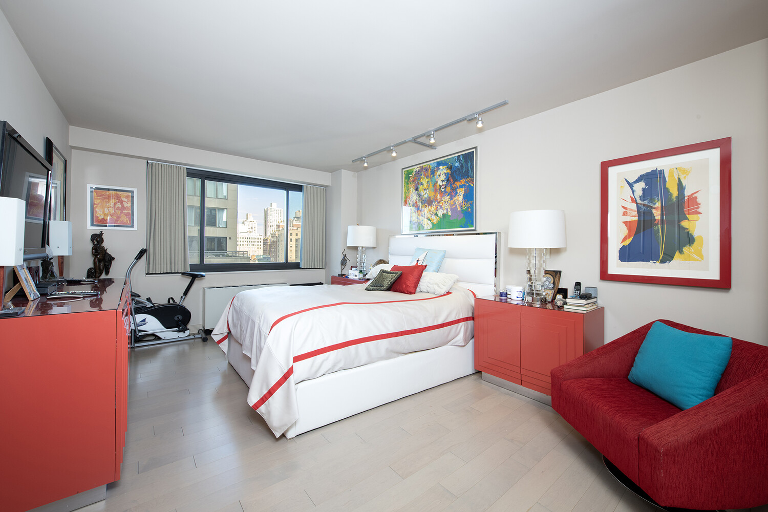 40 East 80th Street, Unit 15A Manhattan, NY 10075 - Photo 5 of 9 a bedroom with bed and window