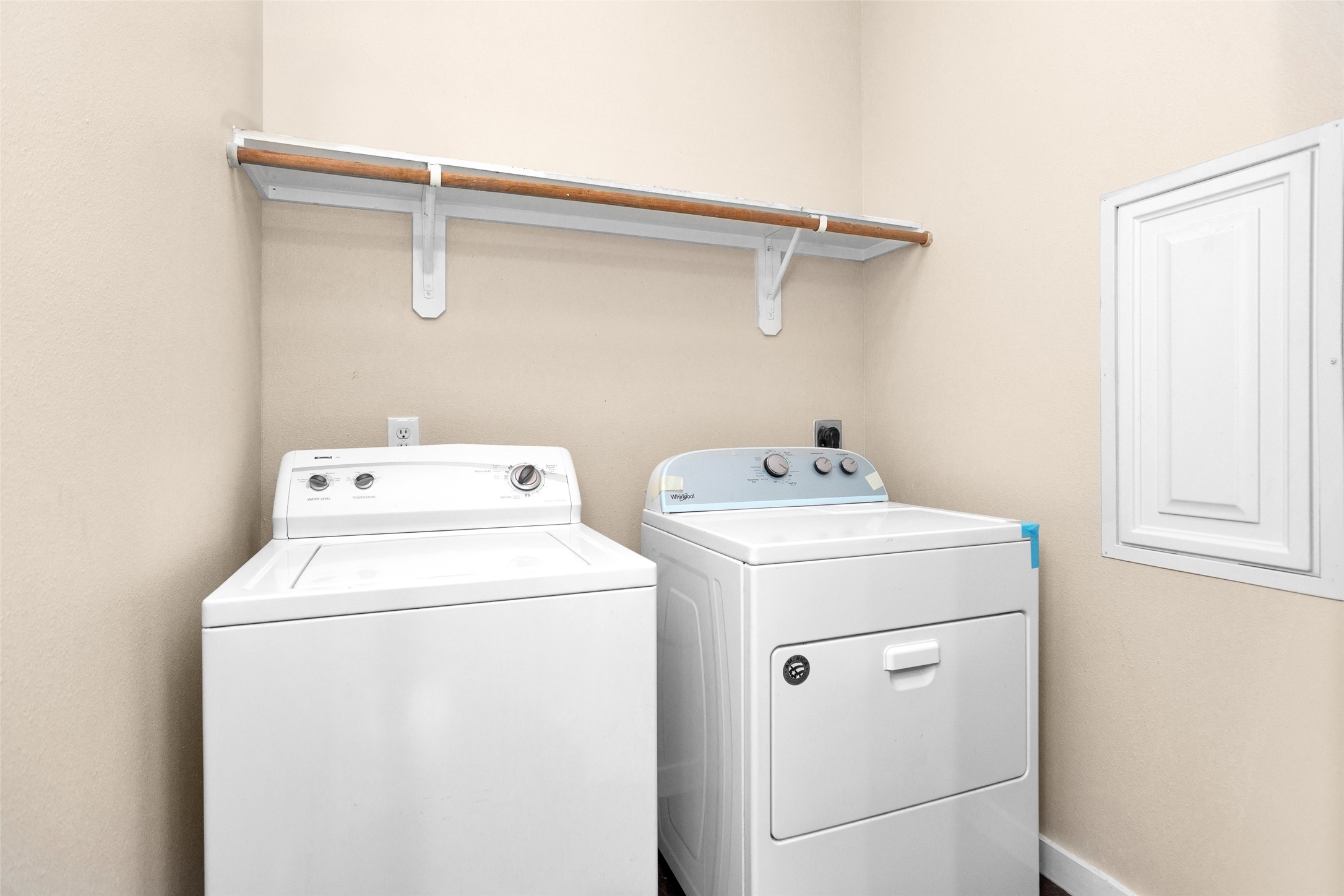 3129 Molly Huntsville, TX 77340 - Photo 15 of 31 a utility room with dryer and washer