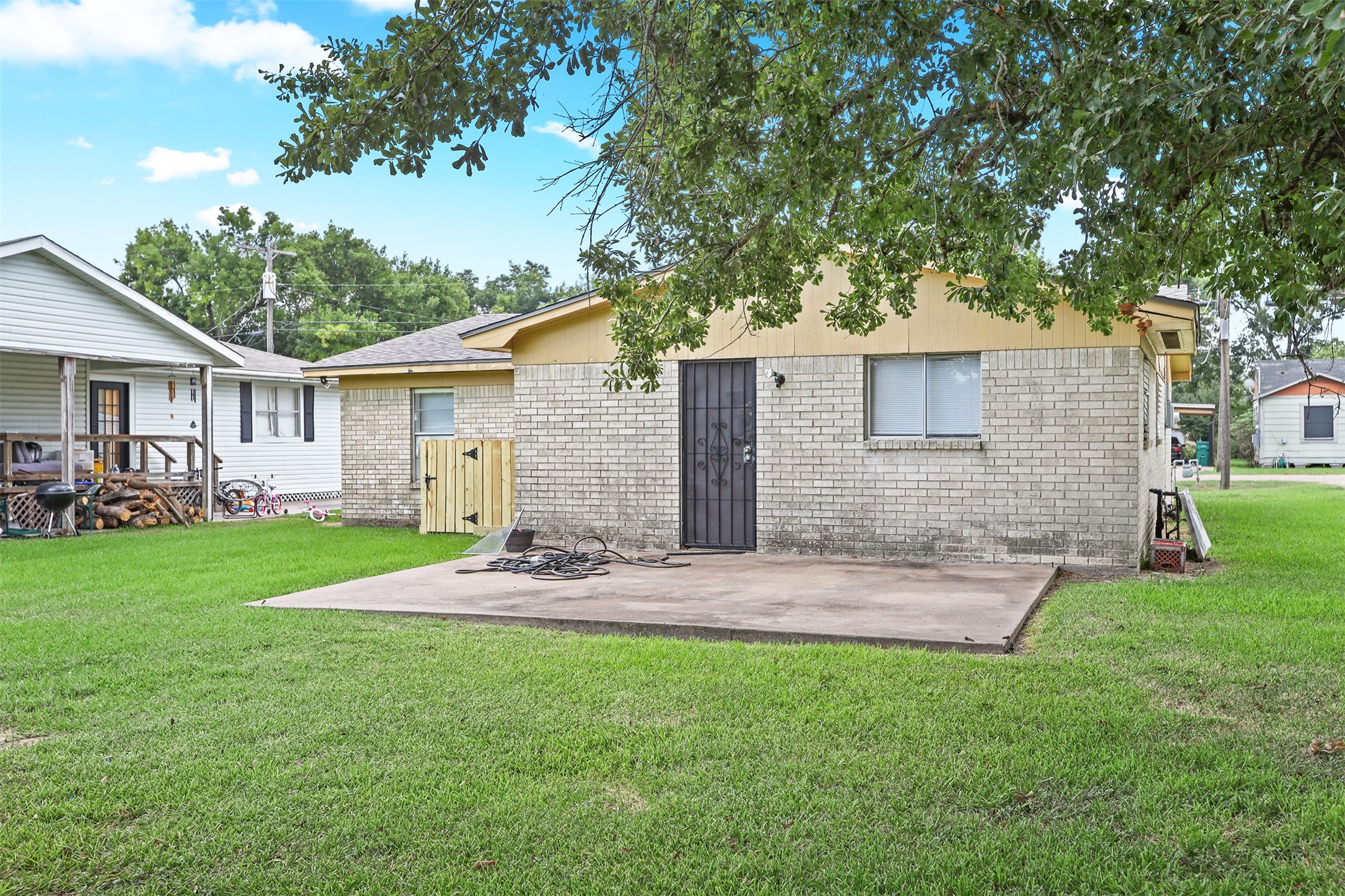 1820 Rosalee Street La Marque, TX 77568 - Photo 4 of 6 a front view of house with yard and green space