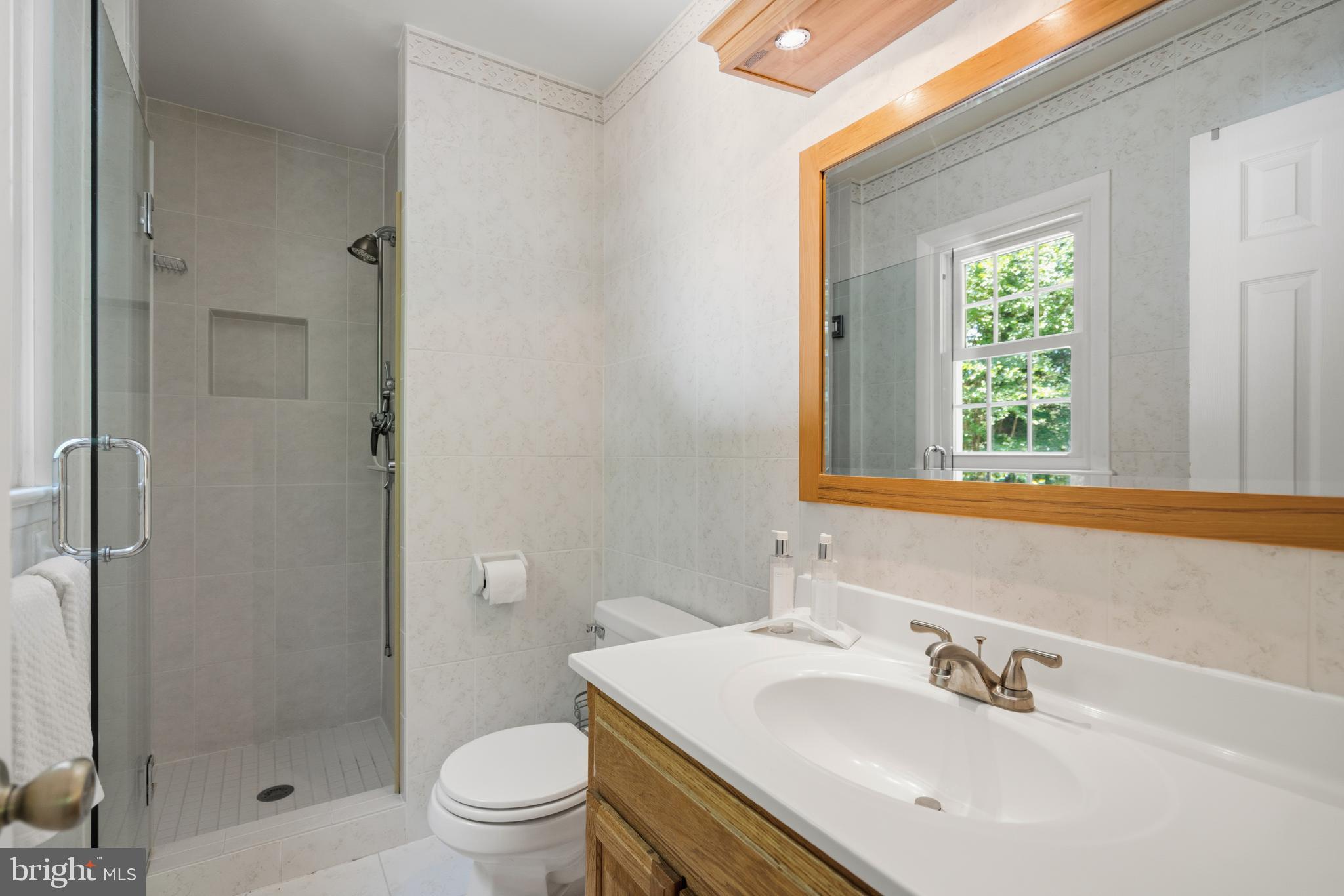 8611 Cyrus Place Alexandria, VA 22308 - Photo 19 of 49 Ensuite full bath