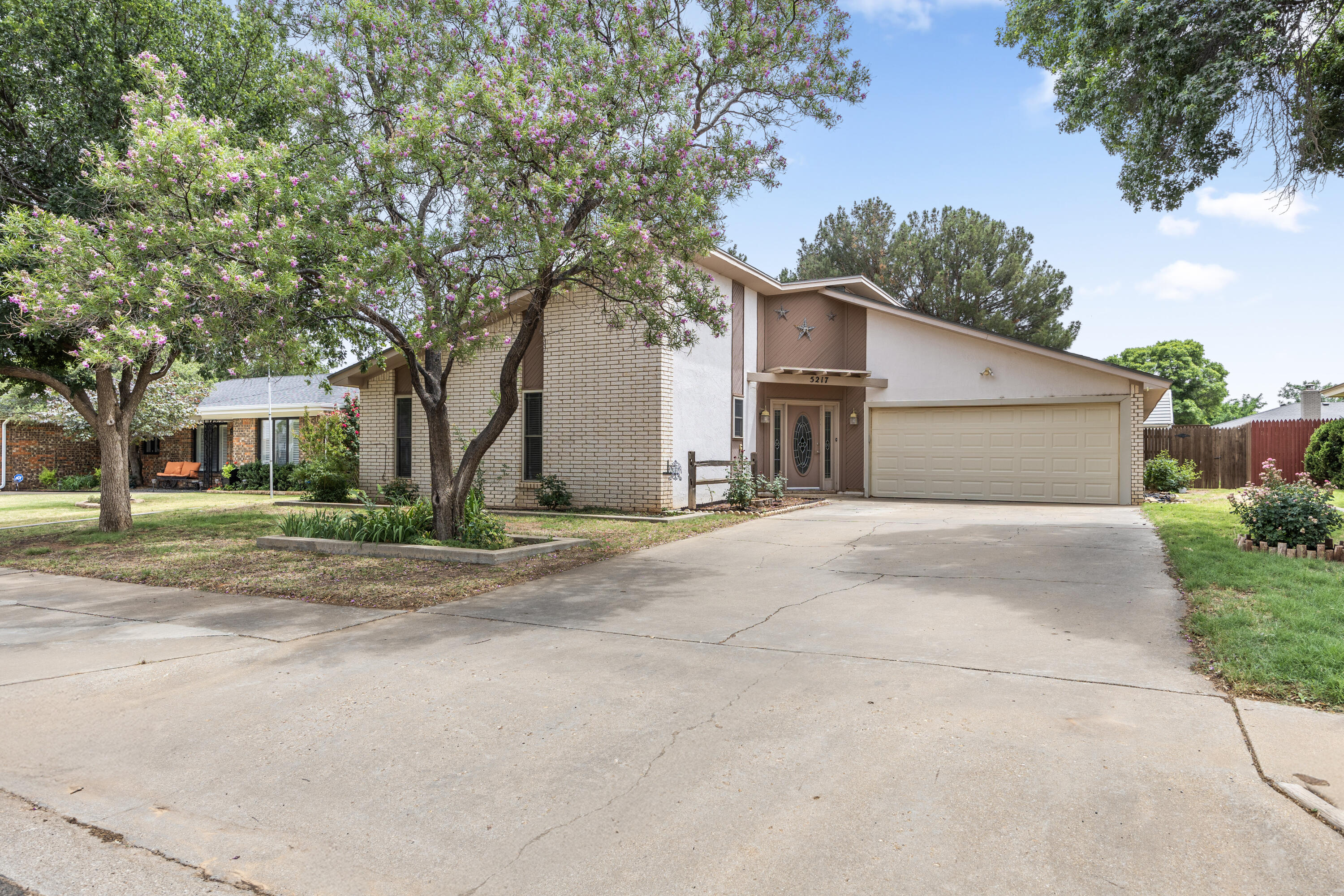 5217 89th Street Lubbock, TX 79424 - Photo 2 of 41 B66A1008copy