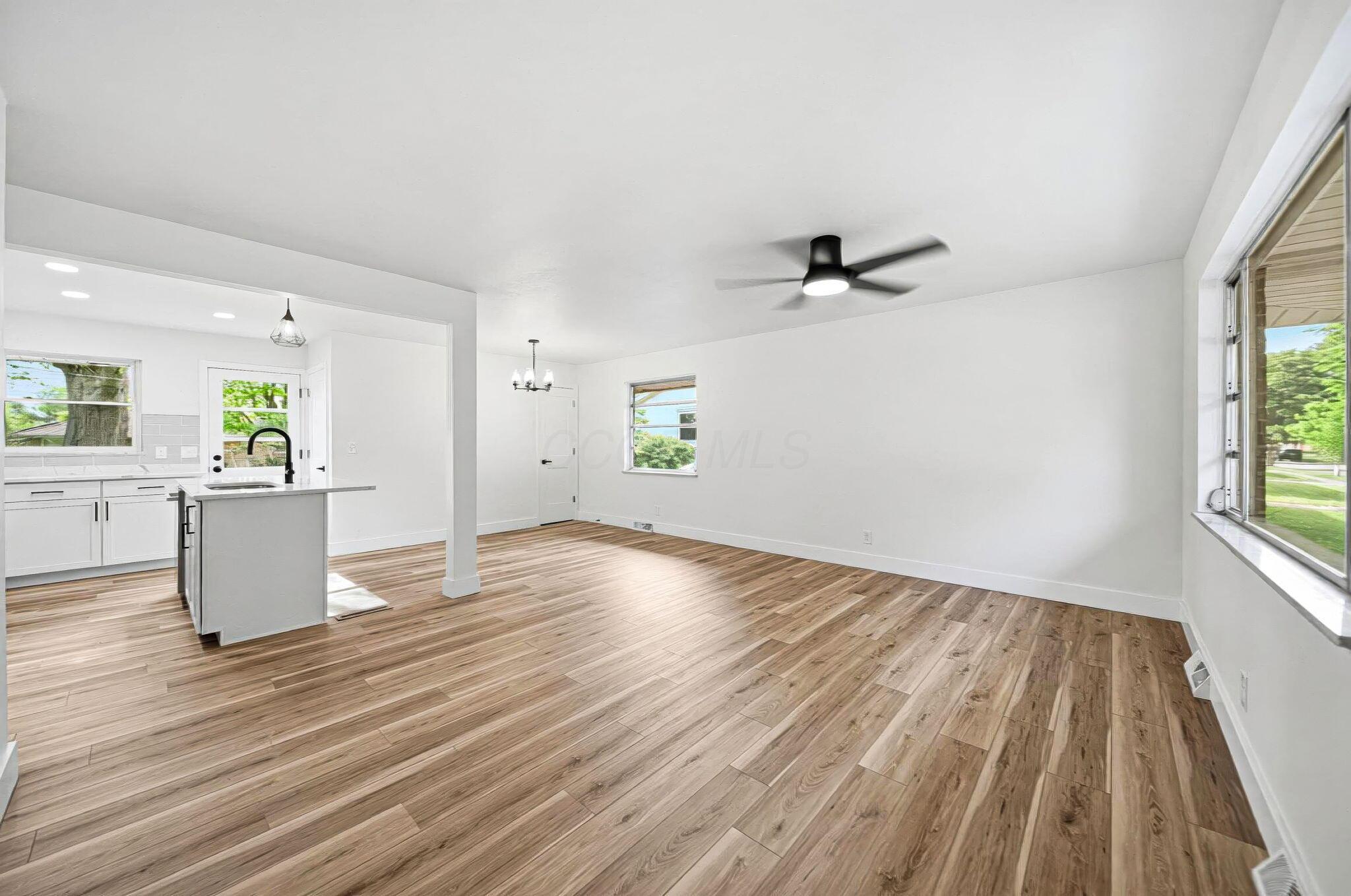 1301 Bernhard Road Columbus, OH 43227 - Photo 5 of 46 Living Room