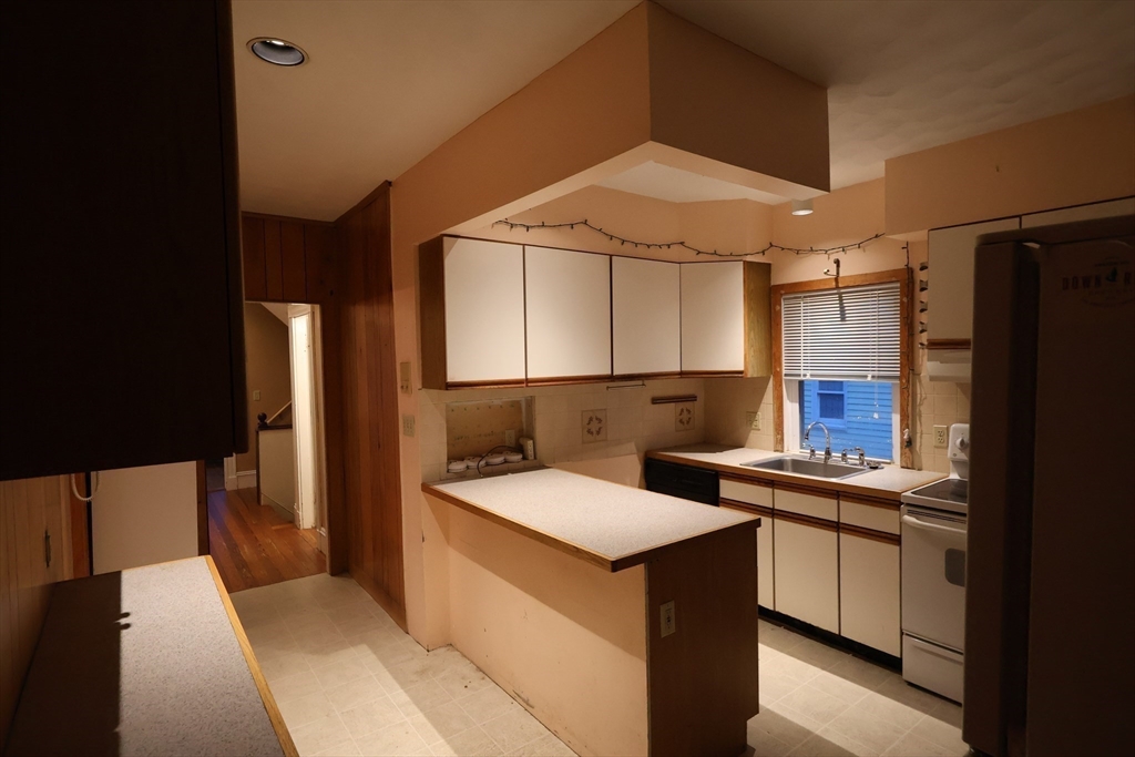 98 Clay Street Cambridge, MA 02140 - Photo 15 of 19