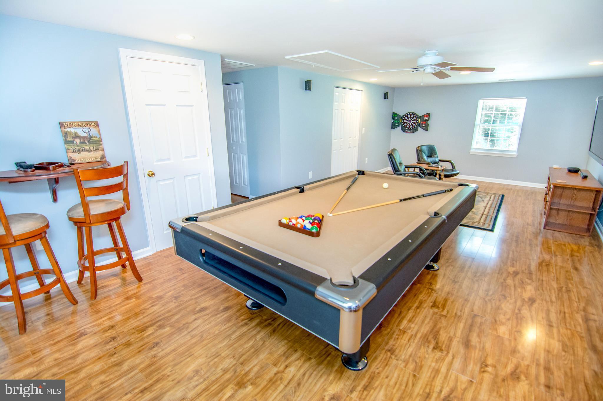 909 Back River Neck Road Baltimore, MD 21221 - Photo 14 of 21 a living room with furniture and a table