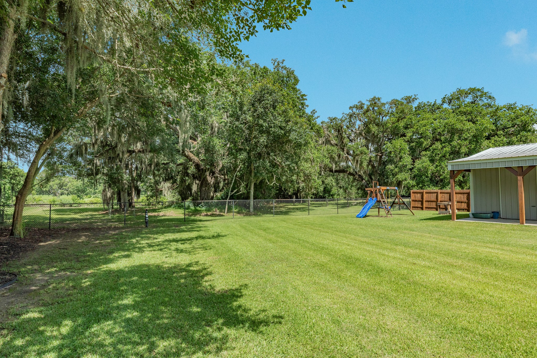 1208 Bronco Trail Angleton, TX 77515 - Photo 21 of 46