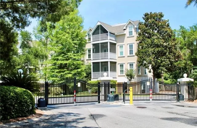 $440,000 | 109 Shady Brook Circle, Unit 301, St. Simons Island, GA 31522