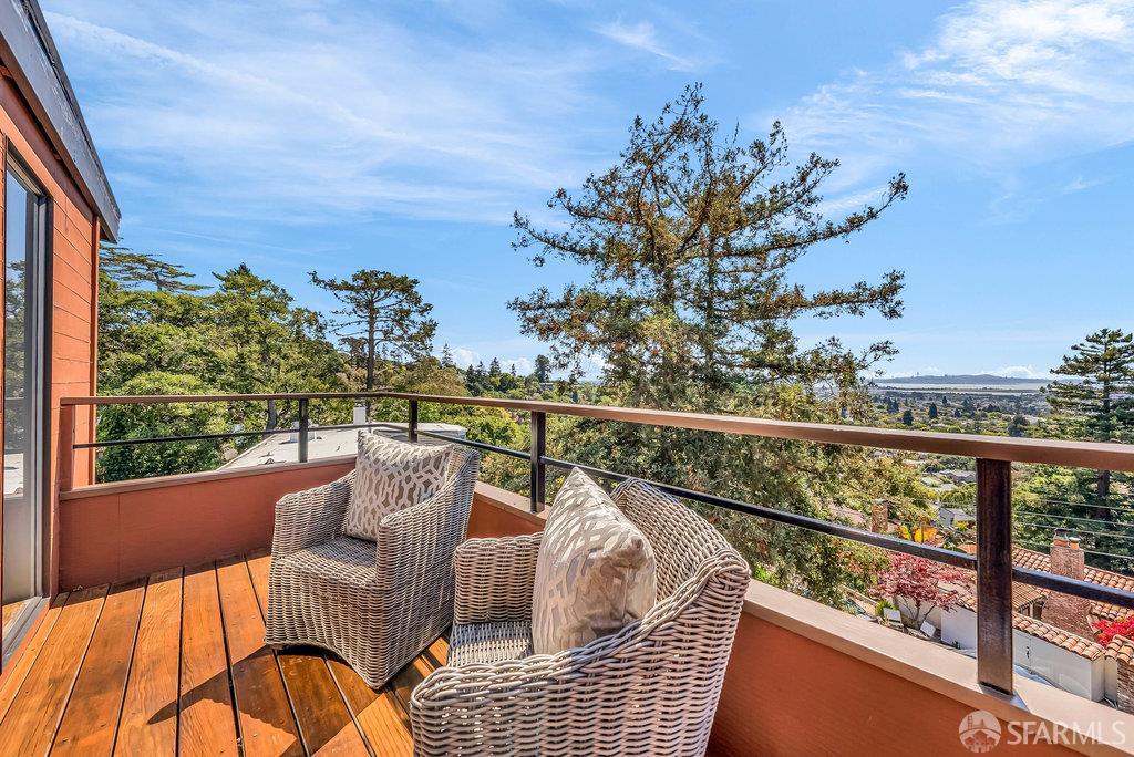 520 Coventry Road Kensington, CA 94707 - Photo 3 of 91
