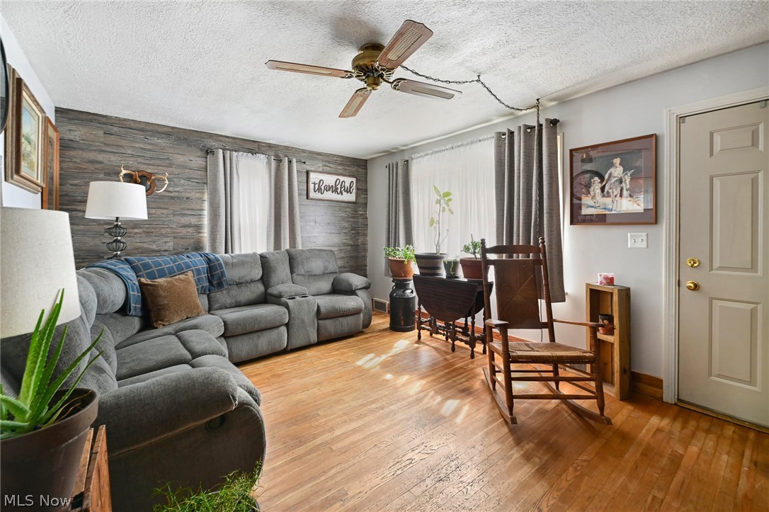 184 Perry Drive Northwest Canton, OH 44708 - Photo 2 of 10 Gallery Image 2