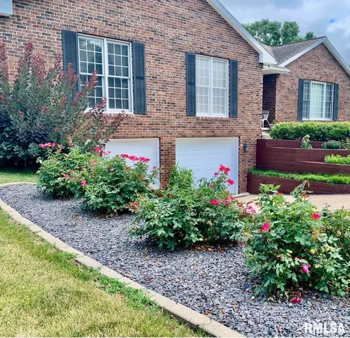 $200,000 | 4 Hamilton Drive, Jacksonville, IL 62650