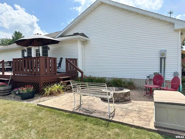 $200,000 | 4 Hamilton Drive, Jacksonville, IL 62650
