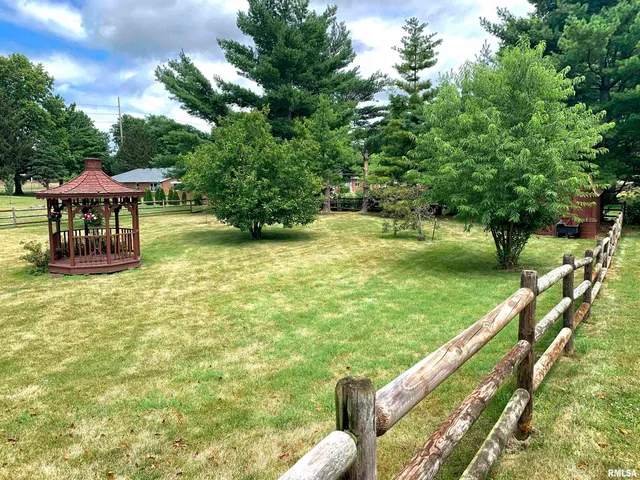 $200,000 | 4 Hamilton Drive, Jacksonville, IL 62650