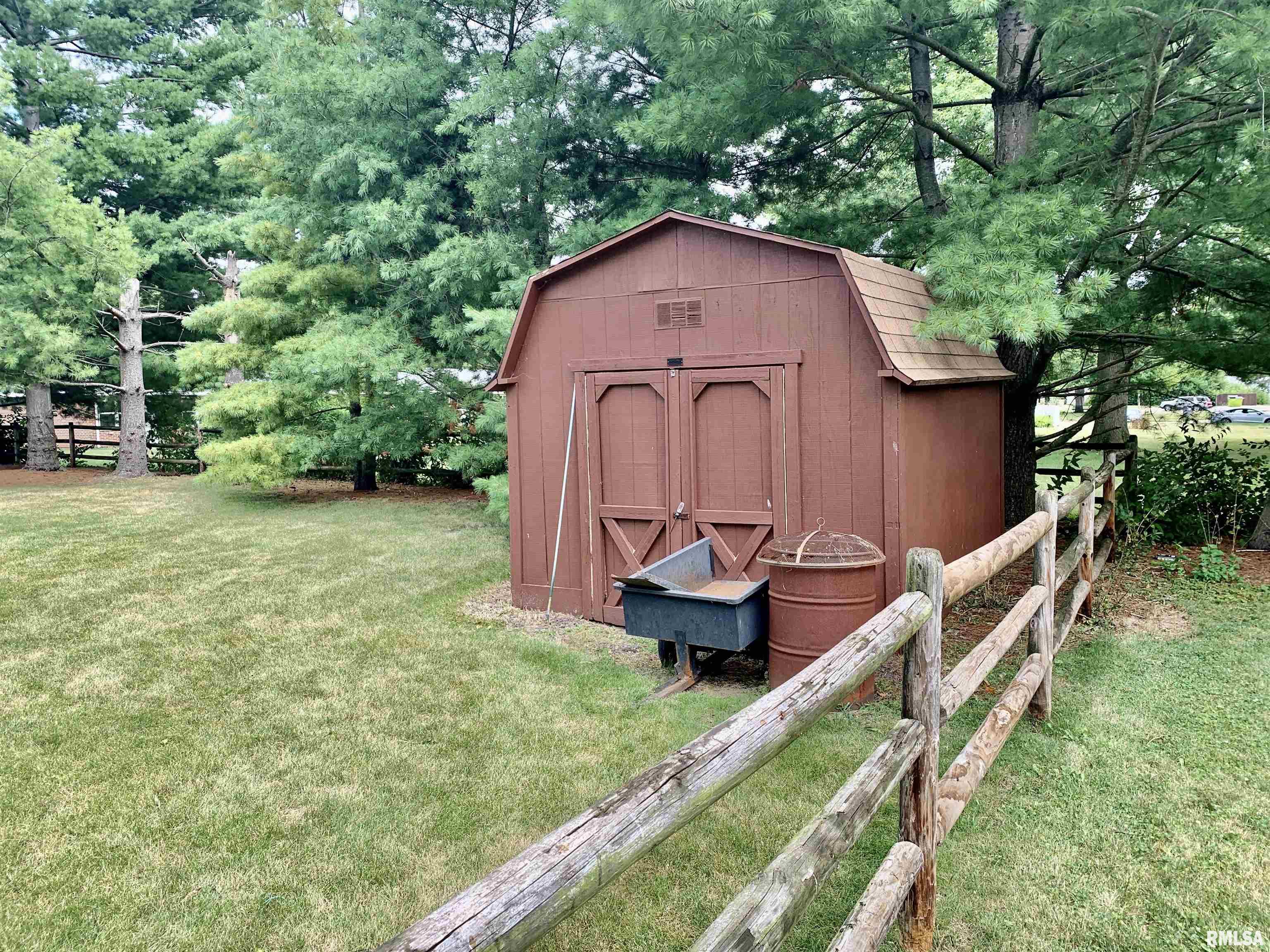 4 Hamilton Drive Jacksonville, IL 62650 - Photo 14 of 57