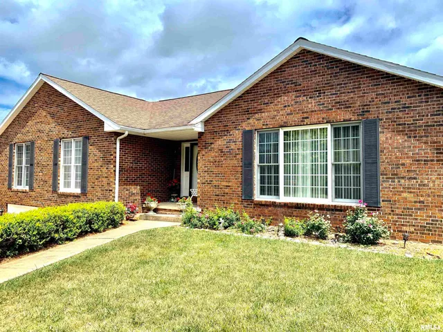 $200,000 | 4 Hamilton Drive, Jacksonville, IL 62650