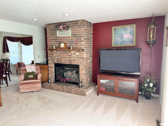 $200,000 | 4 Hamilton Drive, Jacksonville, IL 62650