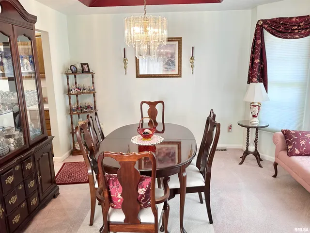 $200,000 | 4 Hamilton Drive, Jacksonville, IL 62650