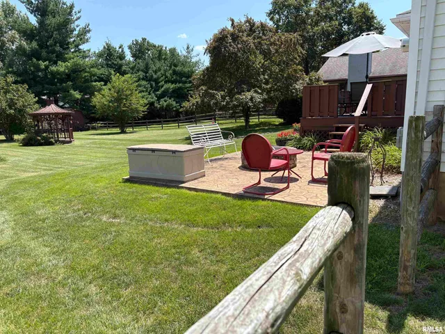 $200,000 | 4 Hamilton Drive, Jacksonville, IL 62650