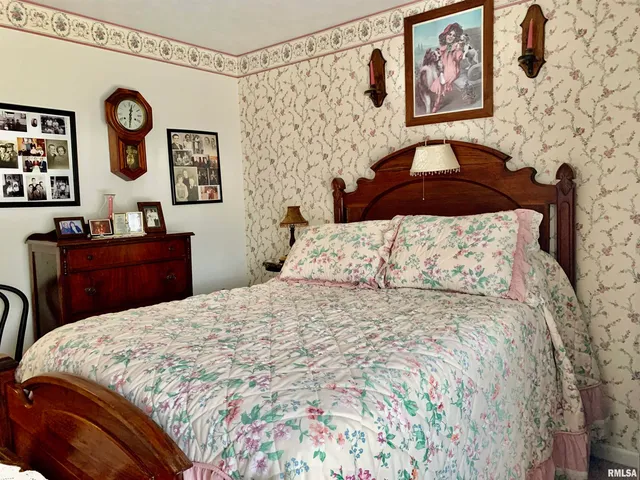 $200,000 | 4 Hamilton Drive, Jacksonville, IL 62650