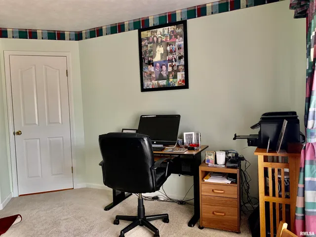 $200,000 | 4 Hamilton Drive, Jacksonville, IL 62650