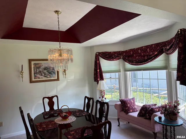 $200,000 | 4 Hamilton Drive, Jacksonville, IL 62650