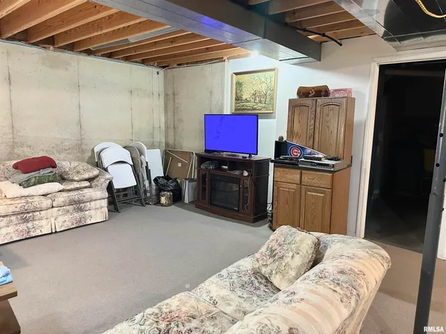 $200,000 | 4 Hamilton Drive, Jacksonville, IL 62650