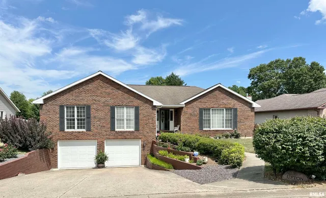 $200,000 | 4 Hamilton Drive, Jacksonville, IL 62650