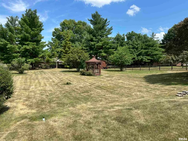 $200,000 | 4 Hamilton Drive, Jacksonville, IL 62650