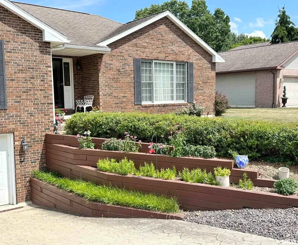 $200,000 | 4 Hamilton Drive, Jacksonville, IL 62650