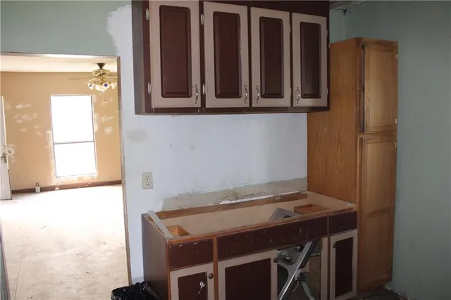 $23,900 | 709 East 1st Street, Fort Scott, KS 66701