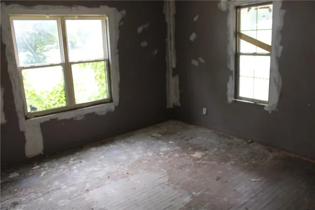 $23,900 | 709 East 1st Street, Fort Scott, KS 66701