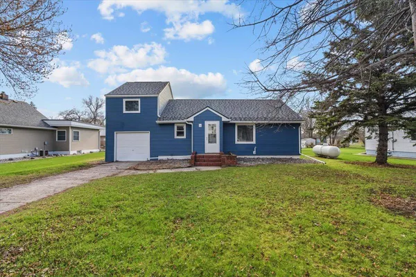 $228,900 | 515 5th Street, Wyndmere, ND 58081