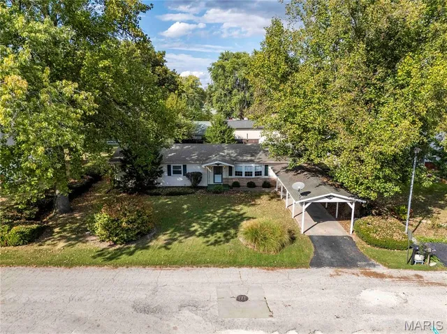 $189,000 | 102 Carroll Drive, Clarksville, MO 63336