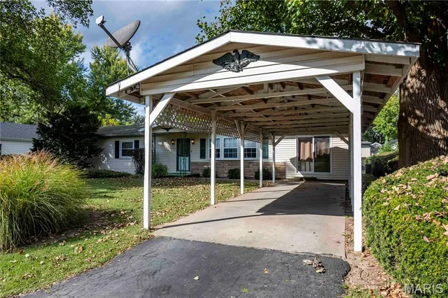 $189,000 | 102 Carroll Drive, Clarksville, MO 63336