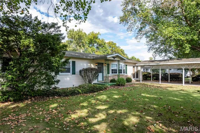 $189,000 | 102 Carroll Drive, Clarksville, MO 63336