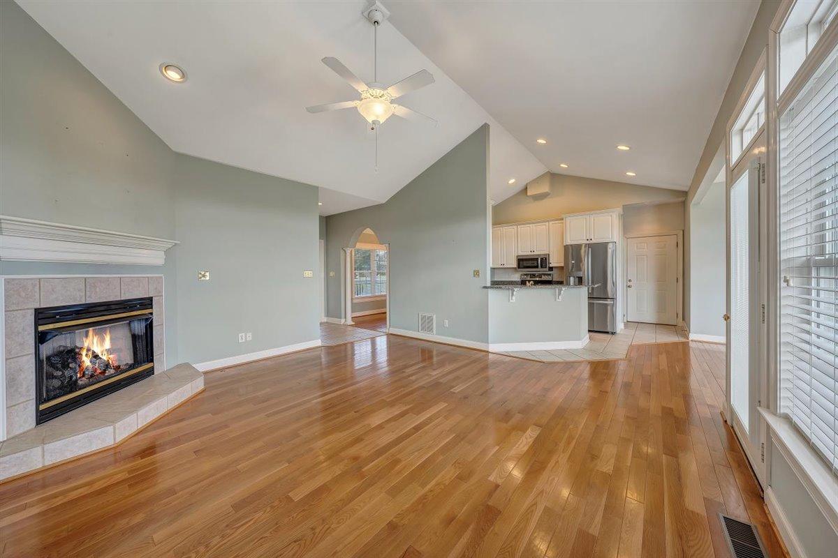 1138 Altice Road Moneta, VA 24121 - Photo 14 of 34 Living Room