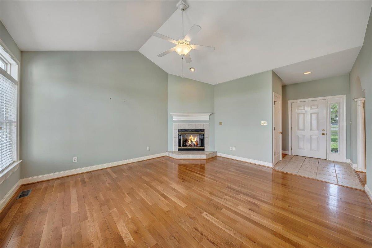 1138 Altice Road Moneta, VA 24121 - Photo 15 of 34 Living Room