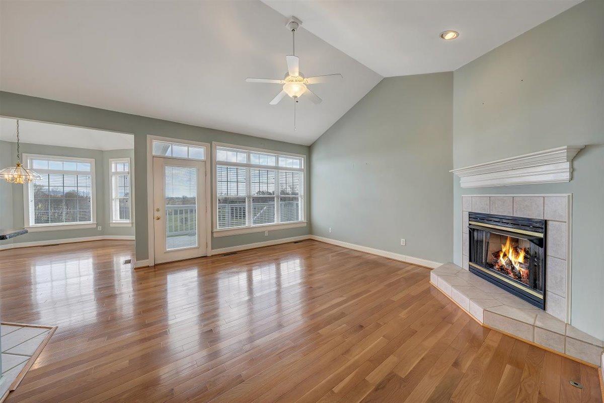 1138 Altice Road Moneta, VA 24121 - Photo 16 of 34 Living Room