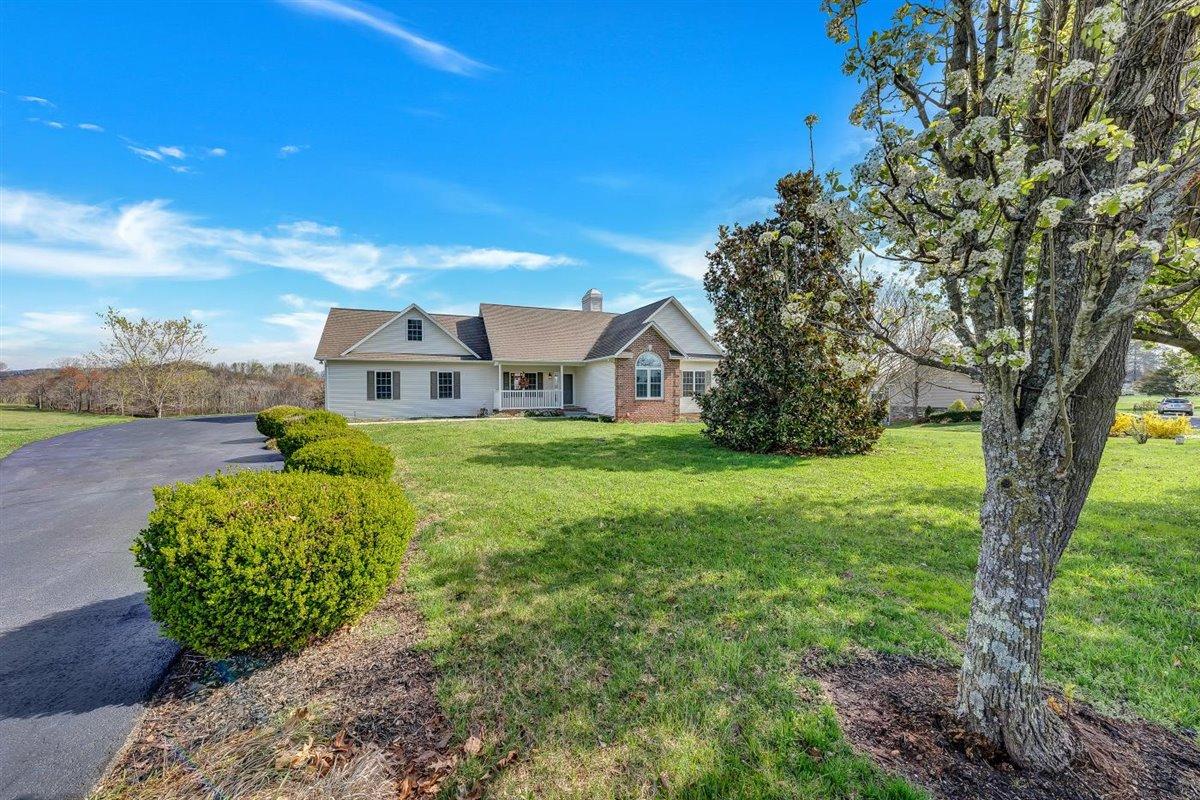 1138 Altice Road Moneta, VA 24121 - Photo 4 of 34 Home view