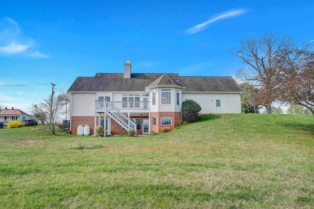 1138 Altice Road Moneta, VA 24121 - Photo 6 of 34 Back of home