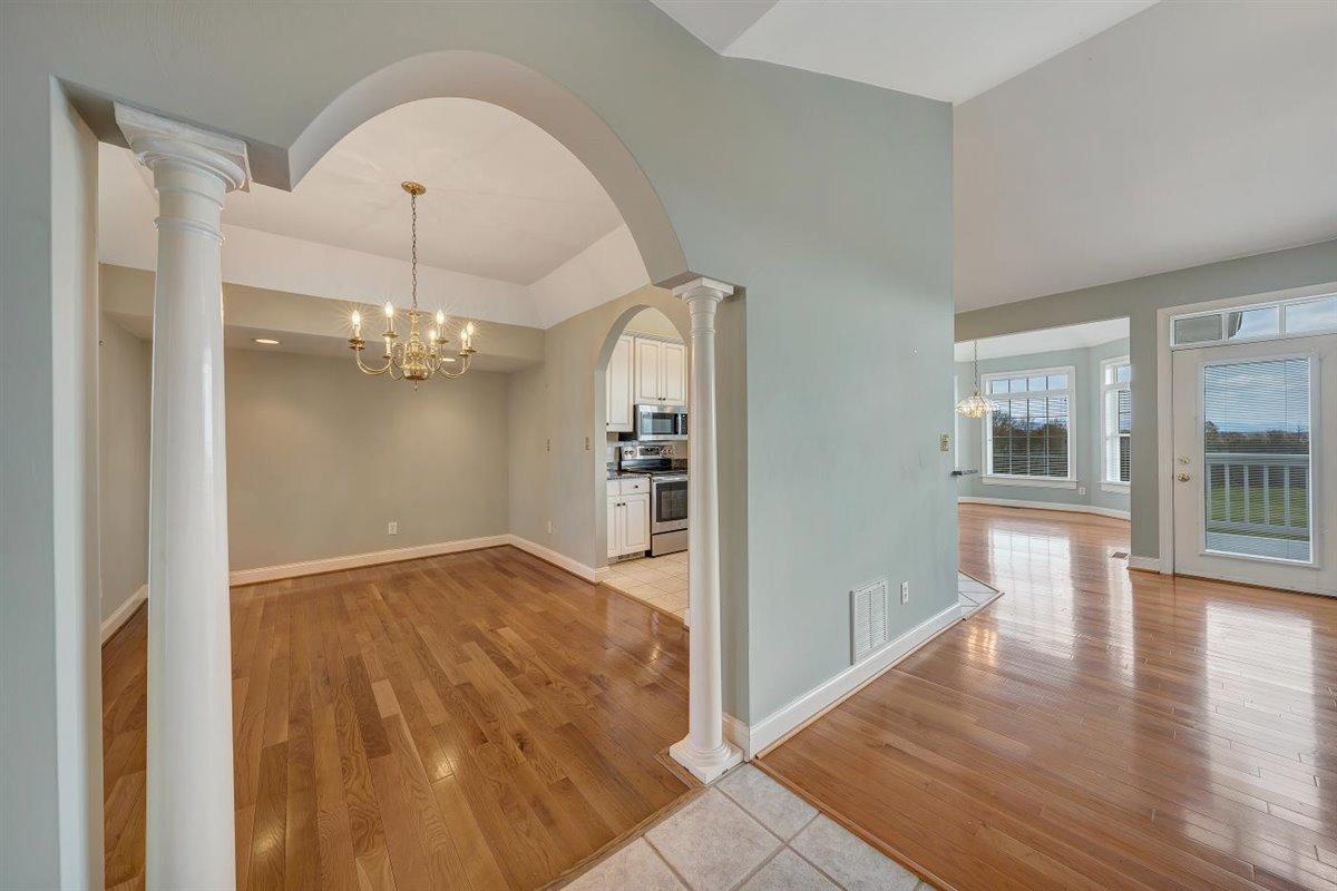 1138 Altice Road Moneta, VA 24121 - Photo 10 of 34 Entry/Dining Room