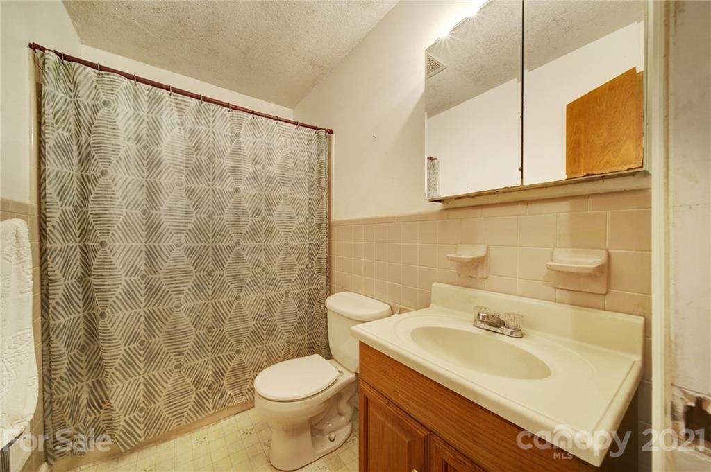 2640 Holbrook Road Fort Mill, SC 29715 - Photo 13 of 24 a bathroom with a sink toilet and shower