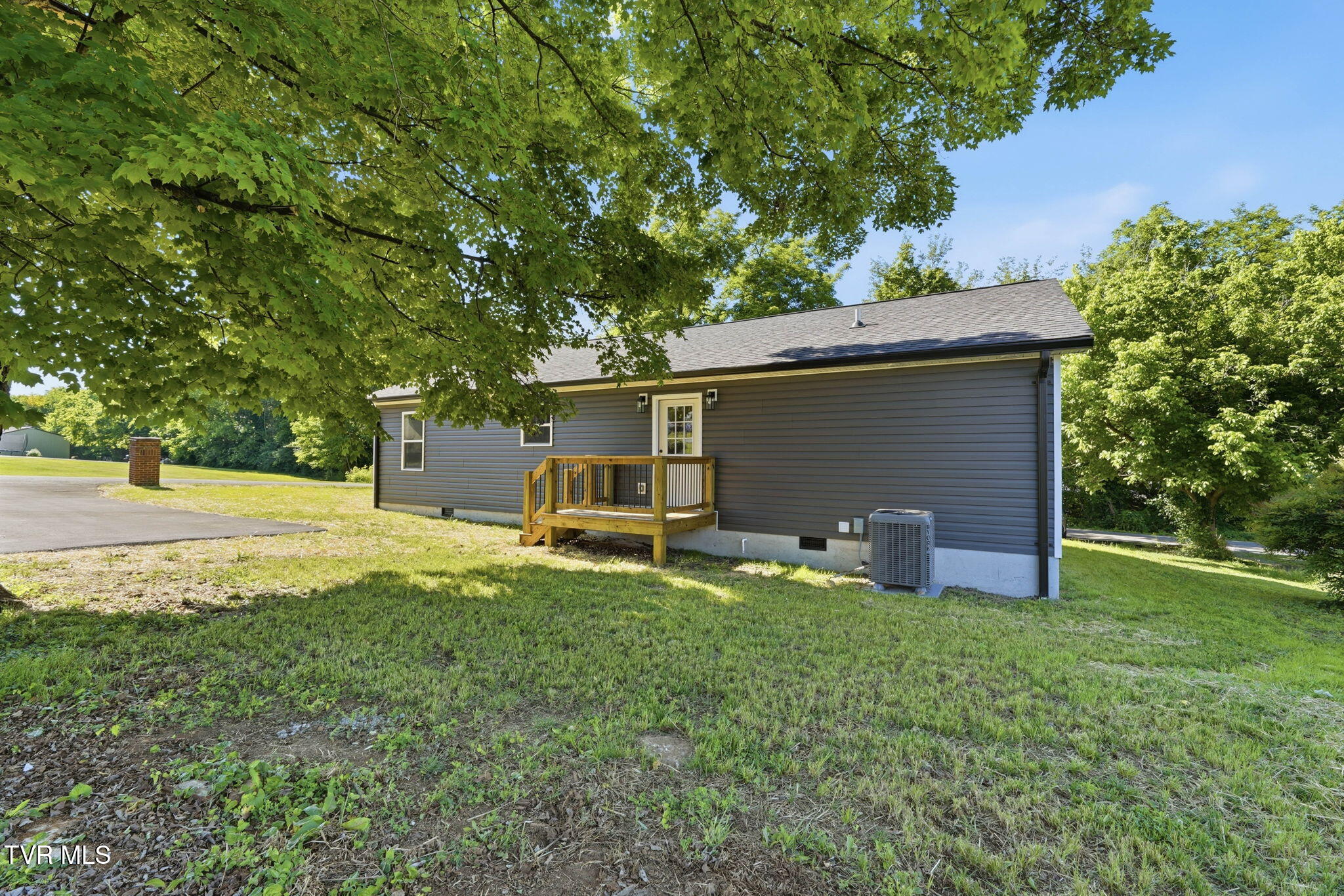2000 Charlotte Street Kingsport, TN 37660 - Photo 26 of 27 15-web-or-mls-2000 Charlotte St-22