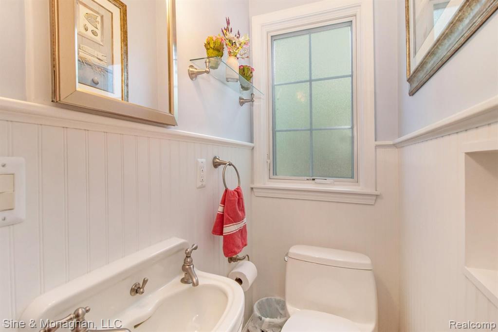 302 Merriweather Road Grosse Pointe Farms, MI 48236 - Photo 14 of 39