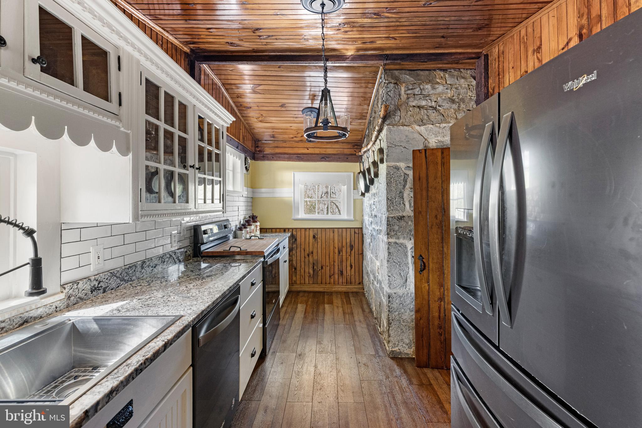 989 Swover Creek Road Edinburg, VA 22824 - Photo 37 of 132 Kitchen